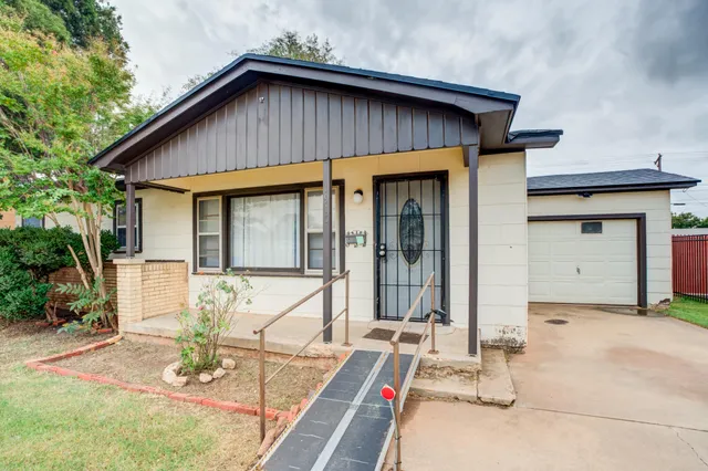 a house view with a backyard space