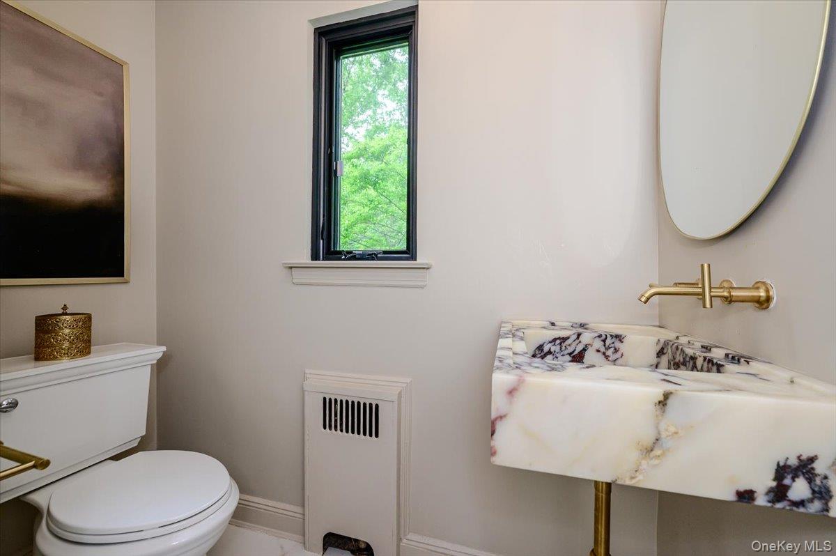 8 Parkside Drive Great Neck, NY 11021 - Photo 23 of 32