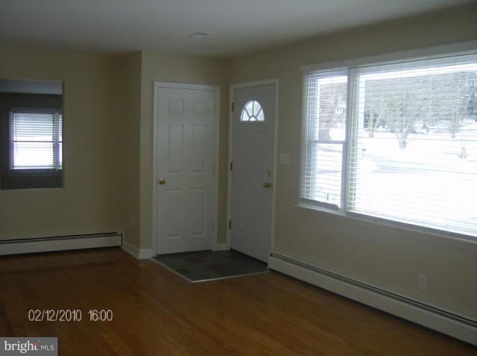 1907 Crouse Road Forest Hill, MD 21050 - Photo 4 of 15 Living Room