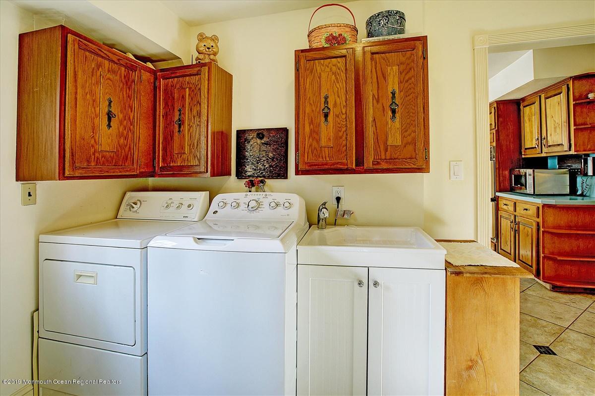 111 Reids Hill Road Morganville, NJ 07751 - Photo 14 of 39 a utility room with dryer and washer