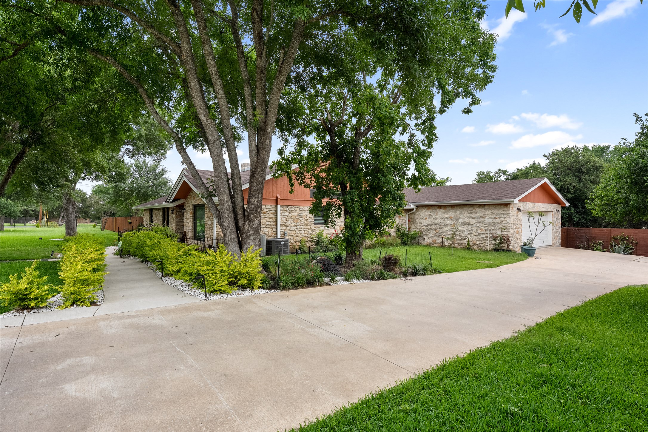 301 Oak Ridge Road Georgetown, TX 78628 - Photo 3 of 34 Stone facade property with an attached two-car garage