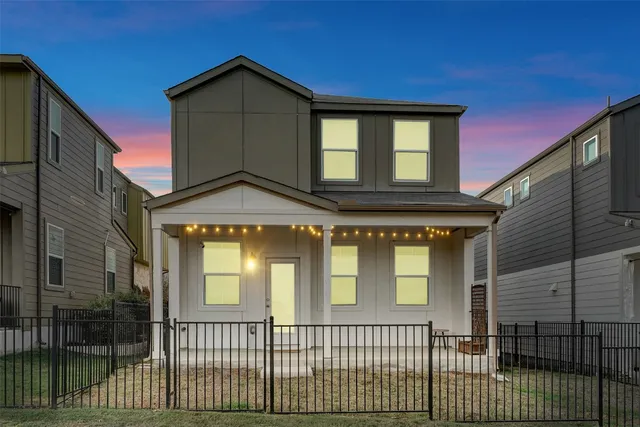 $2,400 | 7509 Grand Linden Way, Unit 87, Austin, TX 78744