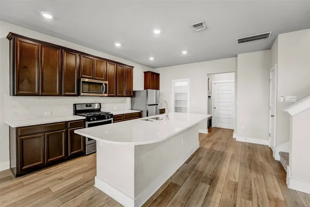 $2,400 | 7509 Grand Linden Way, Unit 87, Austin, TX 78744