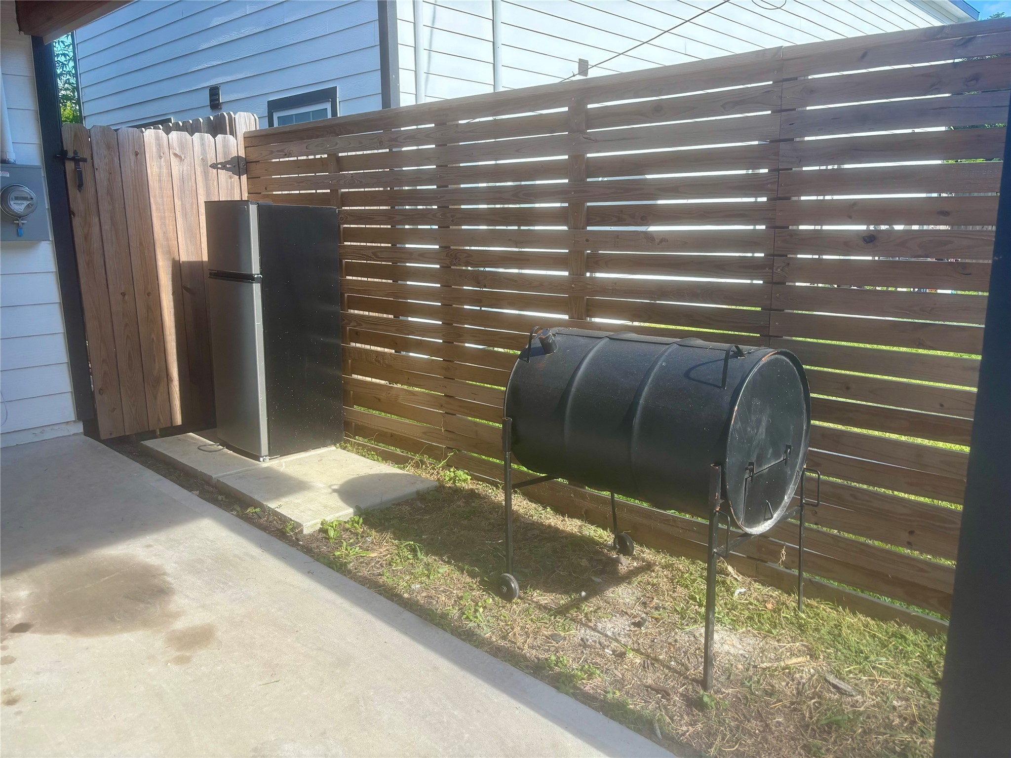 6809 Glass Street Houston, TX 77016 - Photo 13 of 29 a close view of sink