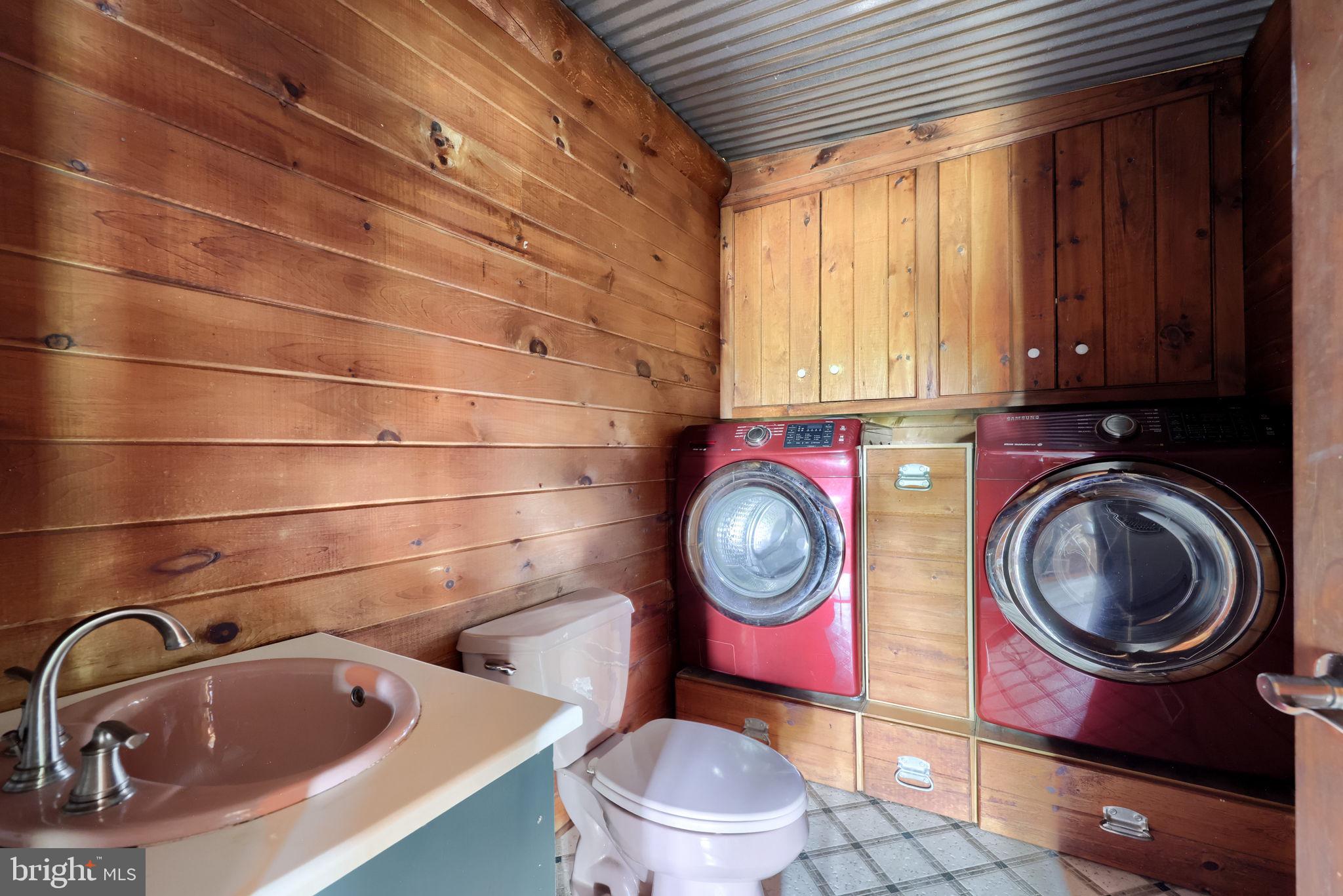 171 Fox Hollow Road Pequea, PA 17565 - Photo 21 of 28 a bathroom with a toilet and a sink