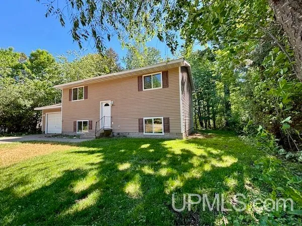 $289,900 | 2024 Van Evera Avenue, Marquette, MI 49855