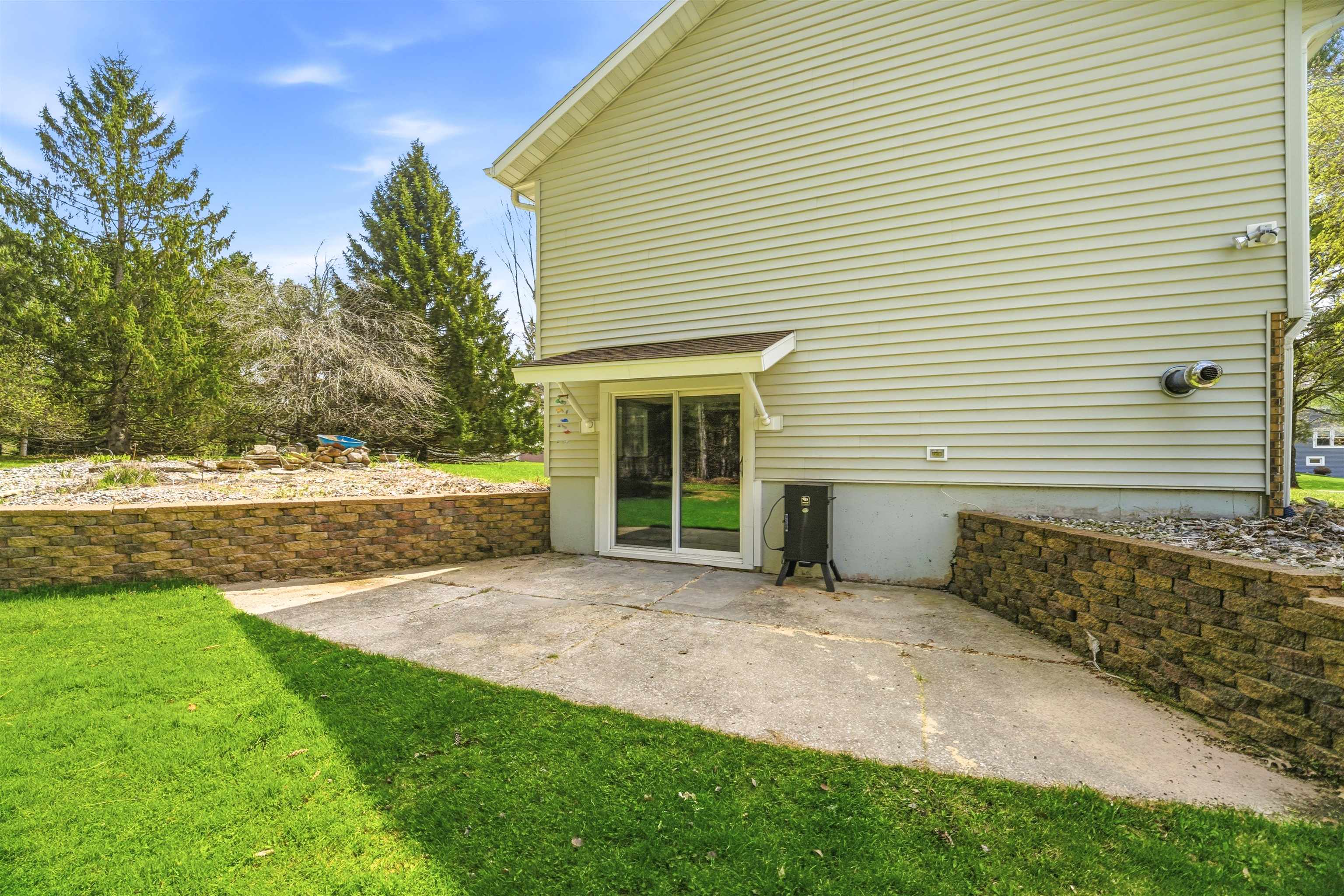 5588 Brown Road Little Suamico, WI 54141 - Photo 27 of 47