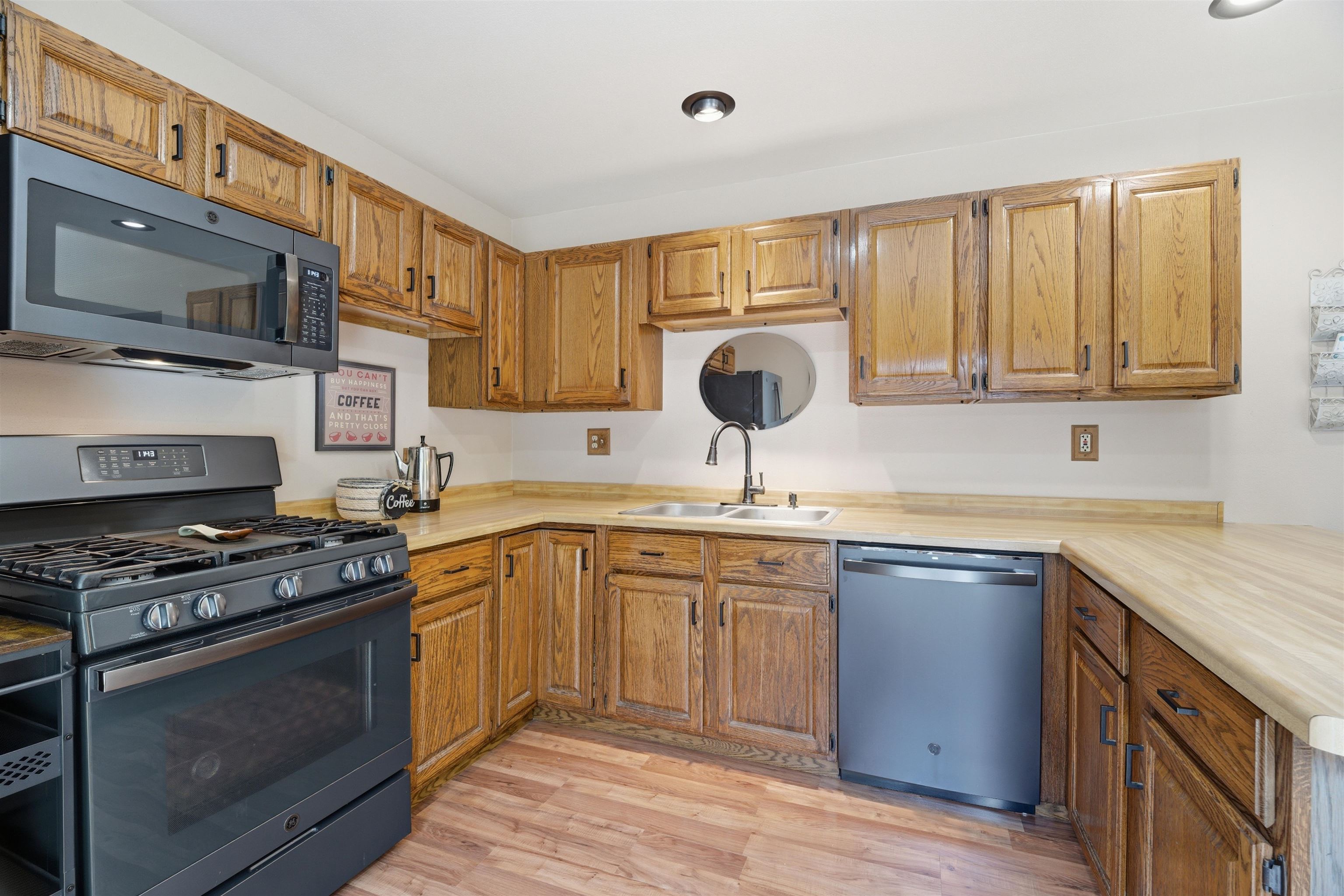 5588 Brown Road Little Suamico, WI 54141 - Photo 9 of 47