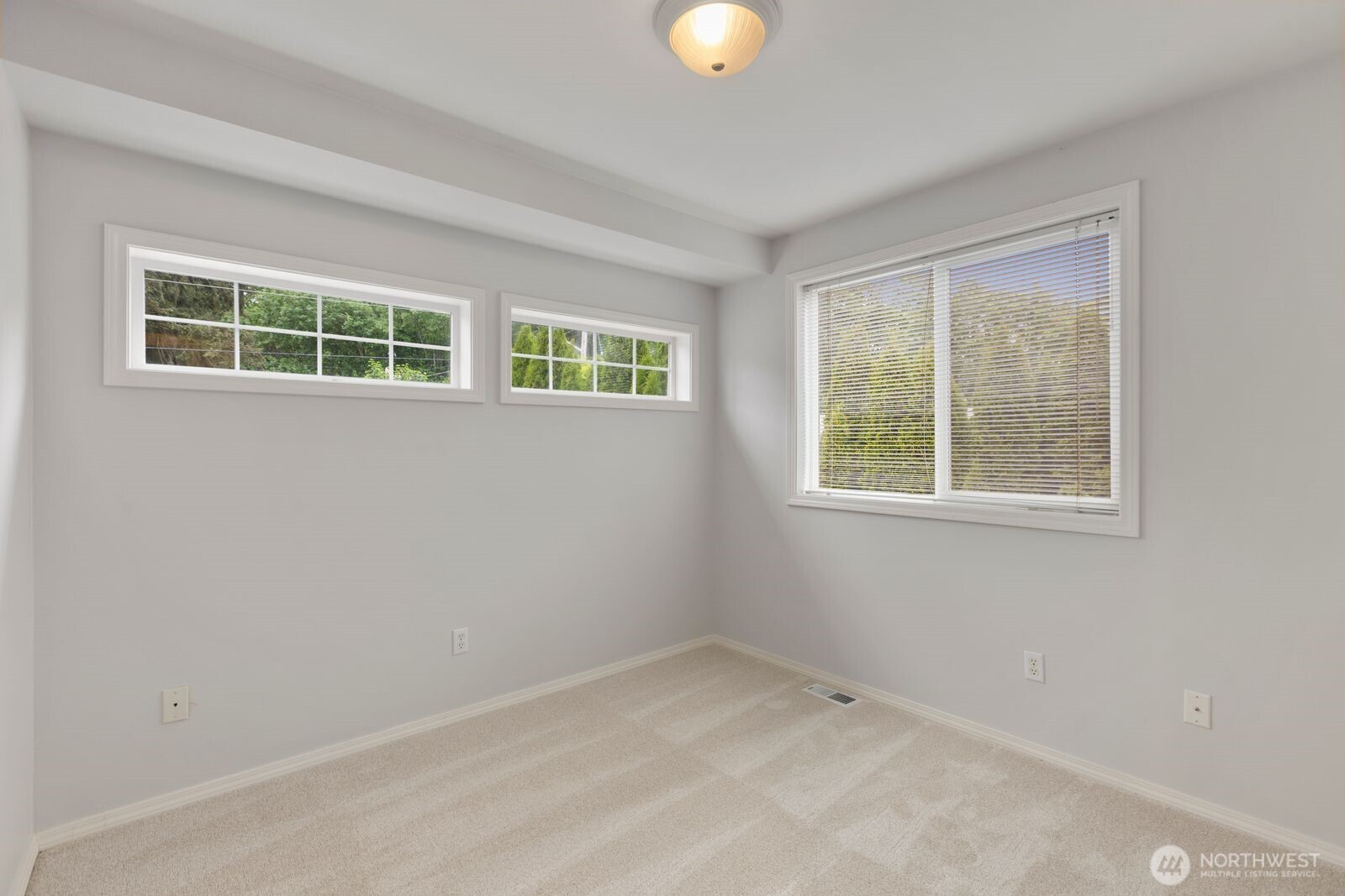 4405 South 261st Street Kent, WA 98032 - Photo 20 of 31 an empty room with a window