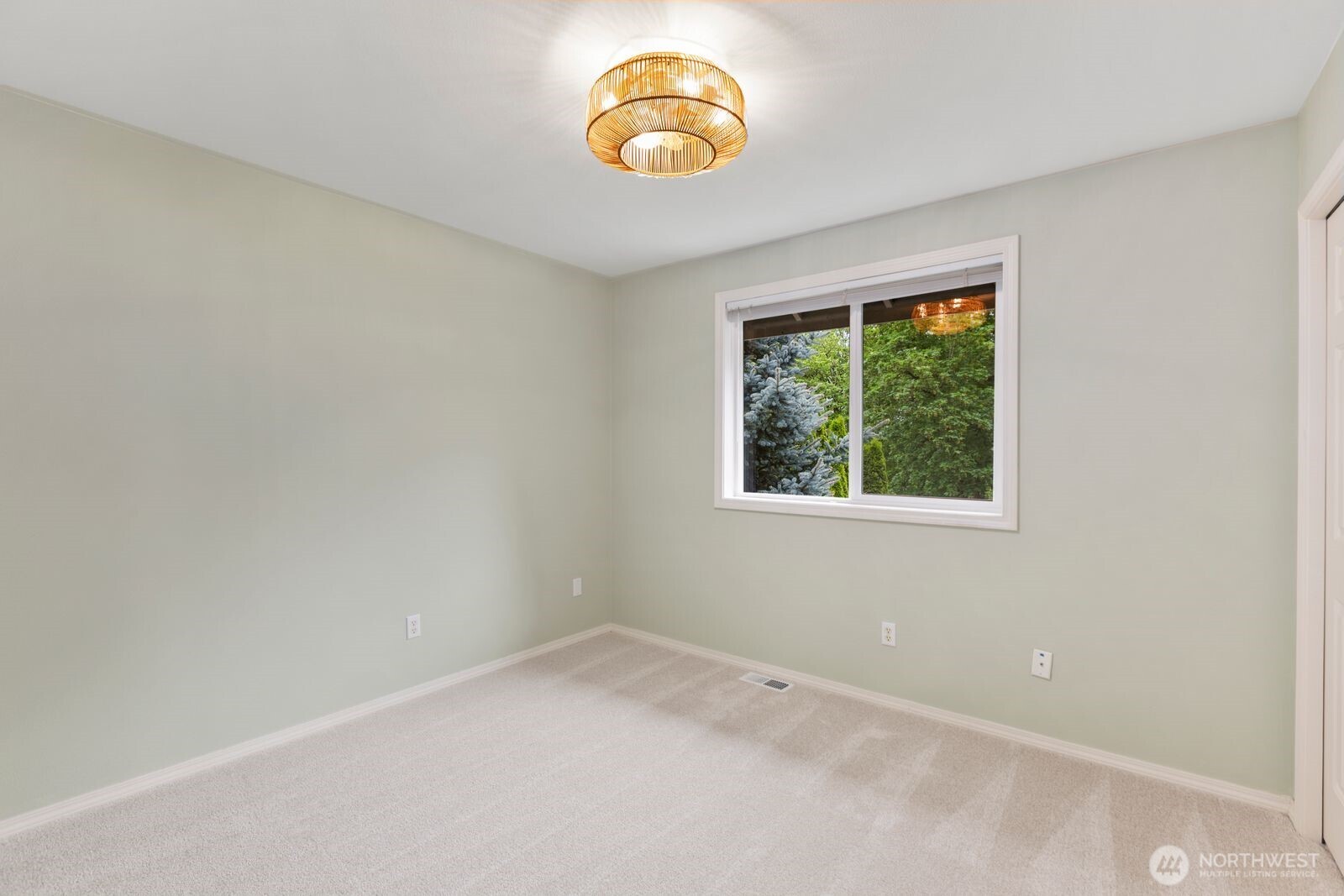 4405 South 261st Street Kent, WA 98032 - Photo 21 of 31 an empty room with a window