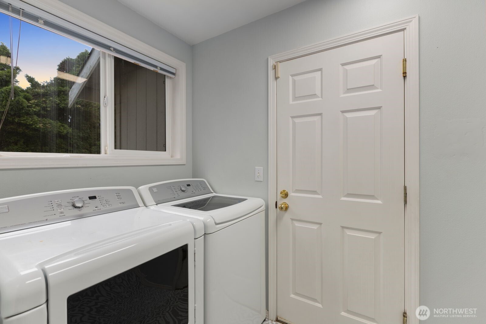 4405 South 261st Street Kent, WA 98032 - Photo 24 of 31 a utility room with dryer and washer