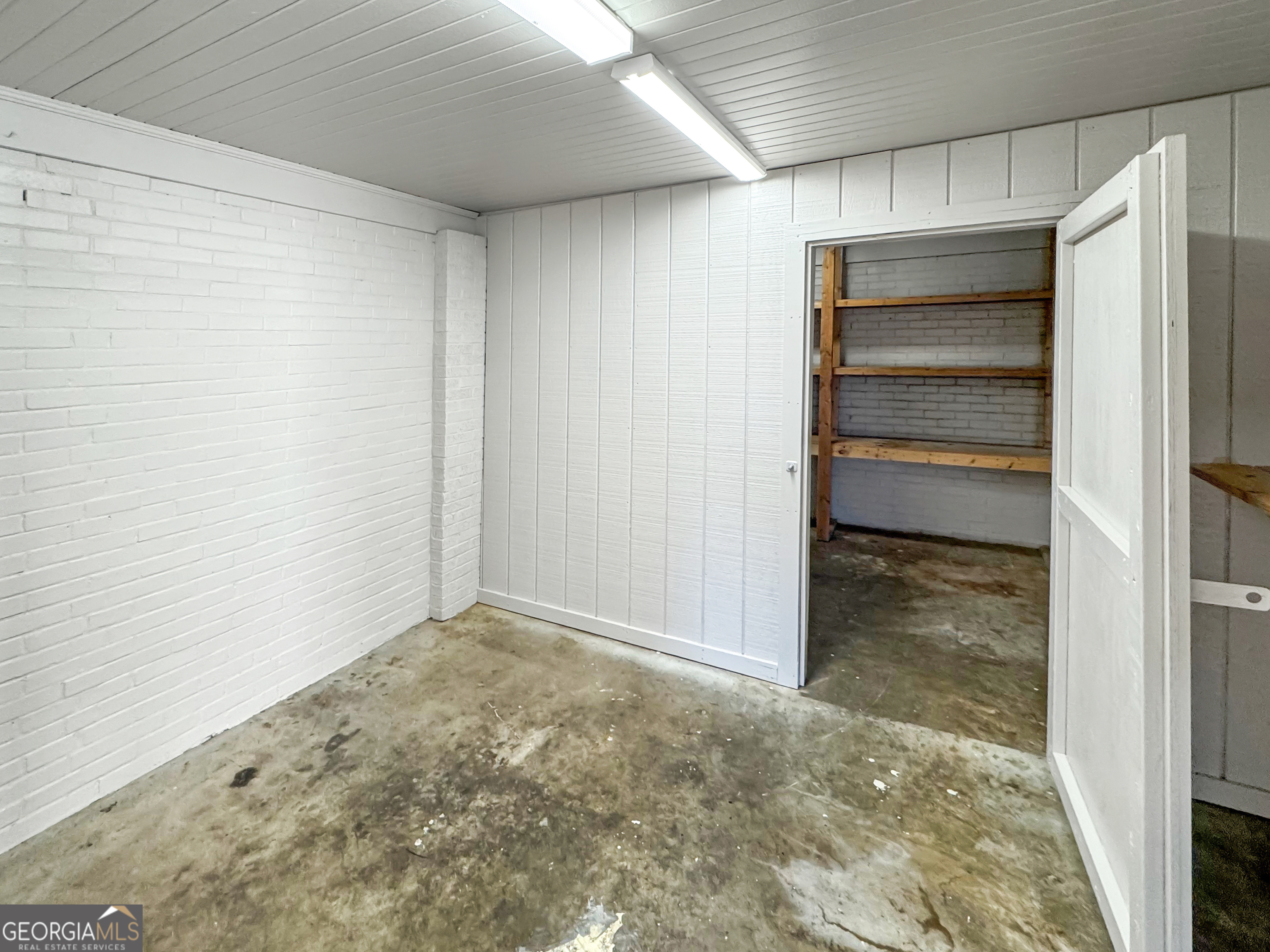 514 Highway 18 Barnesville, GA 30204 - Photo 14 of 15 a view of room with an empty space