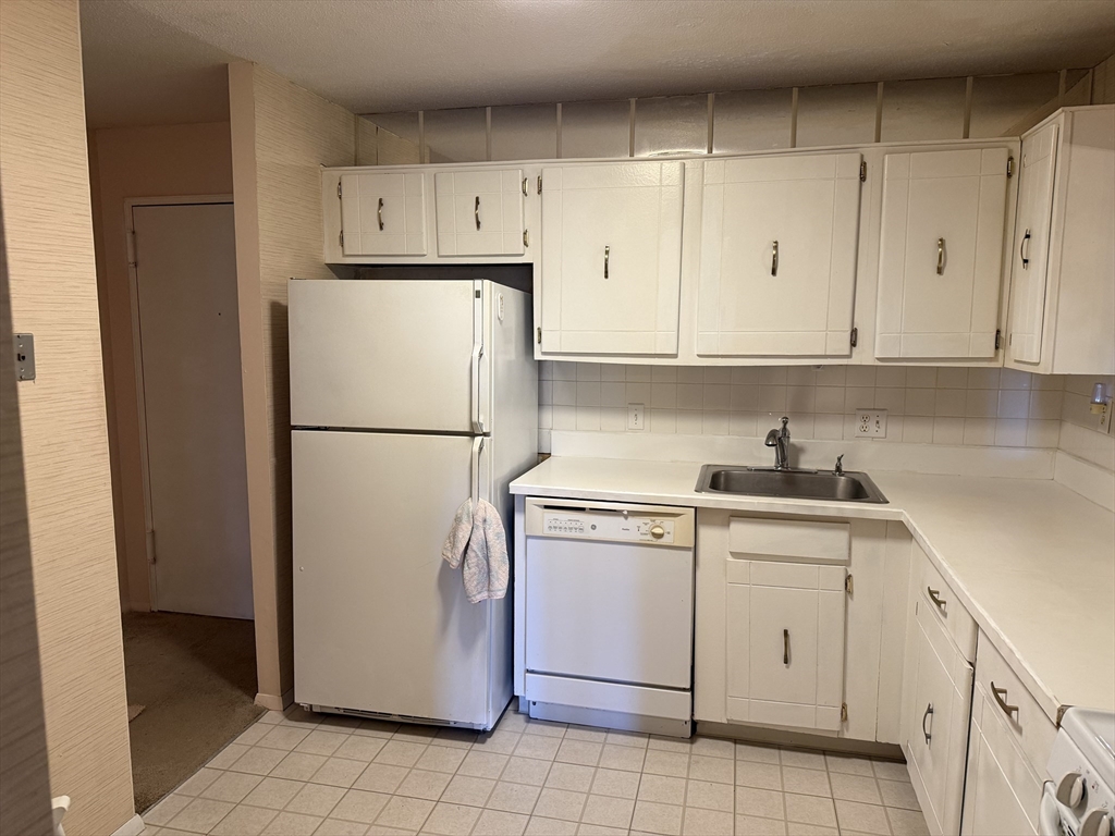 147 Sylvan Street, Unit 19A Danvers, MA 01923 - Photo 5 of 29