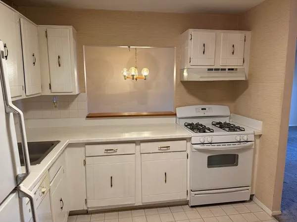 $2,450 | 147 Sylvan Street, Unit 19A, Danvers, MA 01923