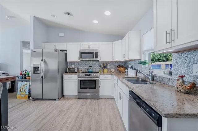 $259,900 | 5013 Southeast Tradewinds Circle, LaBelle, FL 33935