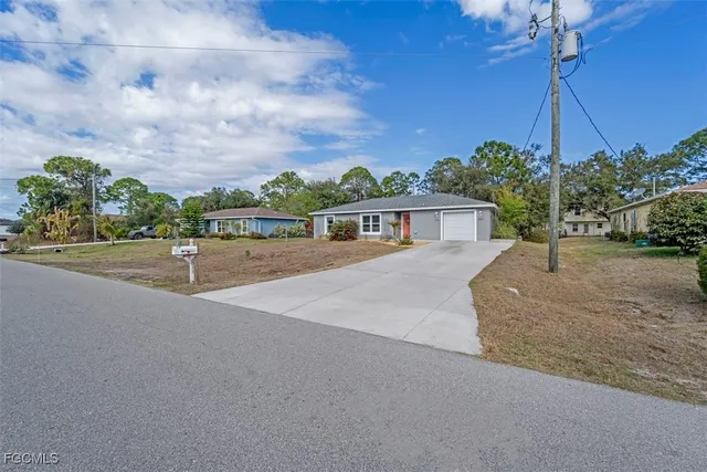 $259,900 | 5013 Southeast Tradewinds Circle, LaBelle, FL 33935