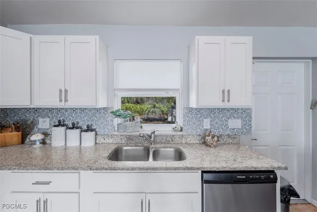 $259,900 | 5013 Southeast Tradewinds Circle, LaBelle, FL 33935