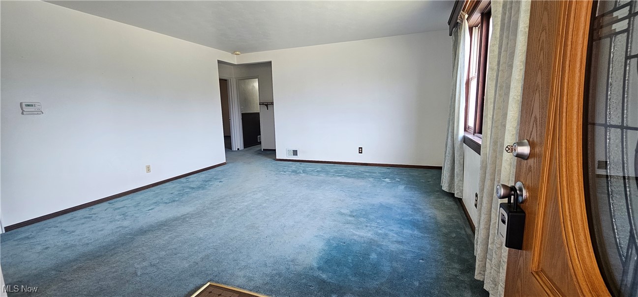 136 Mahan Road Weirton, WV 26062 - Photo 3 of 37 Carpeted Living Room