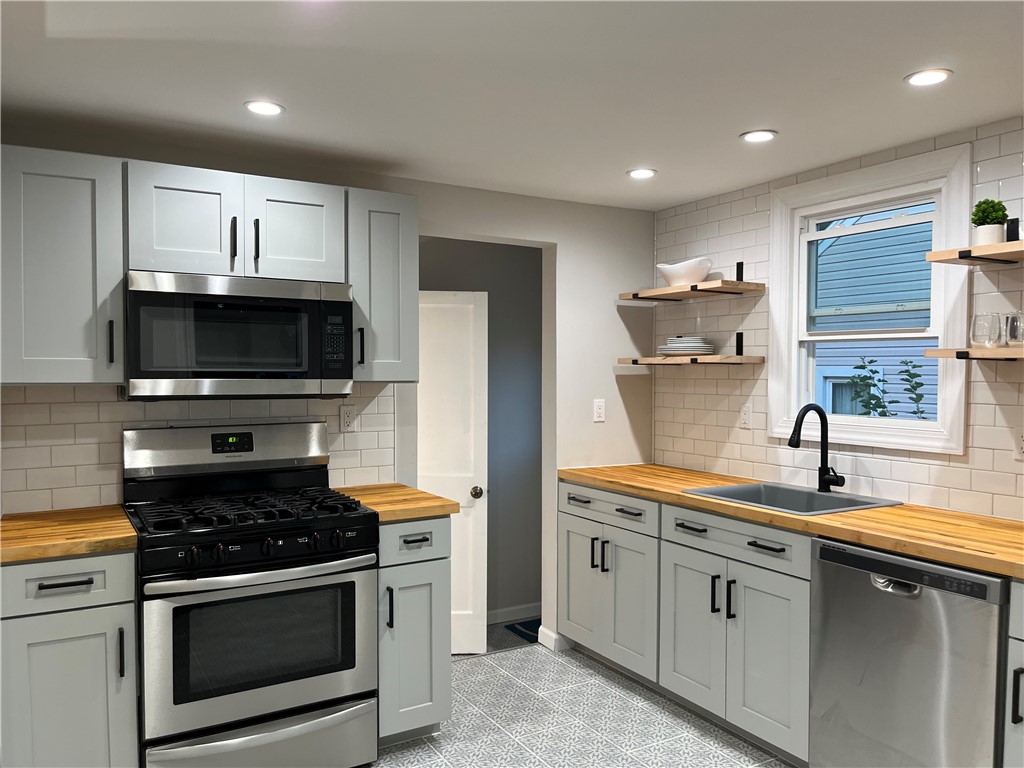 576 Falstaff Road Irondequoit, NY 14609 - Photo 7 of 24