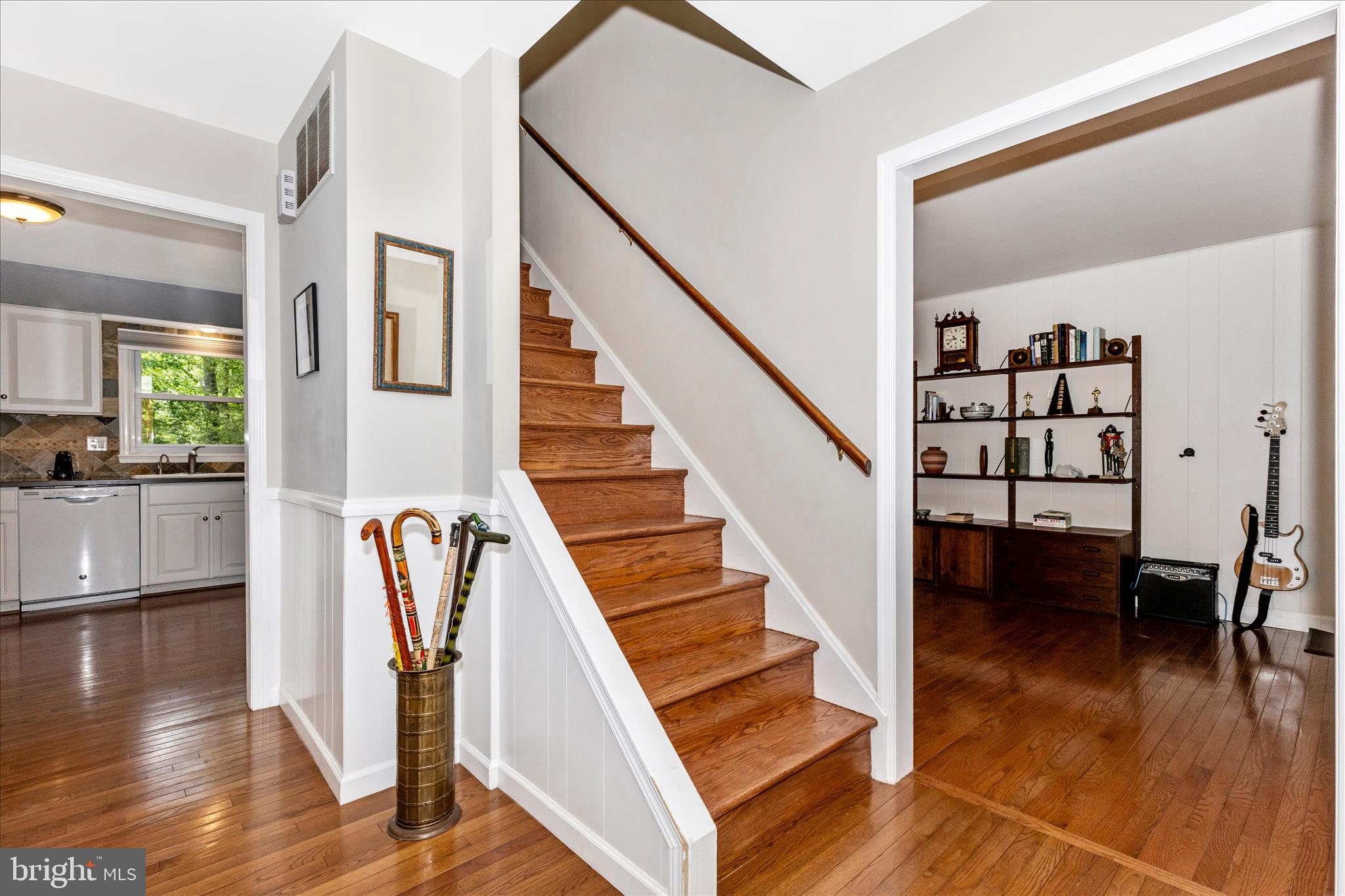 7946 Helmart Drive Laurel, MD 20723 - Photo 11 of 50 Foyer