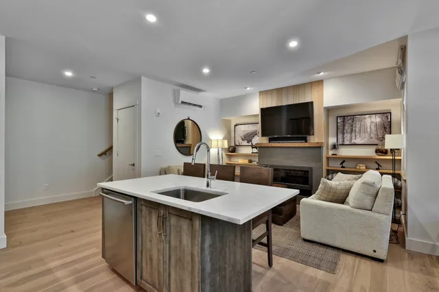 $549,000 | 144 Lodge Road, Unit 5, Ludlow, VT 05149