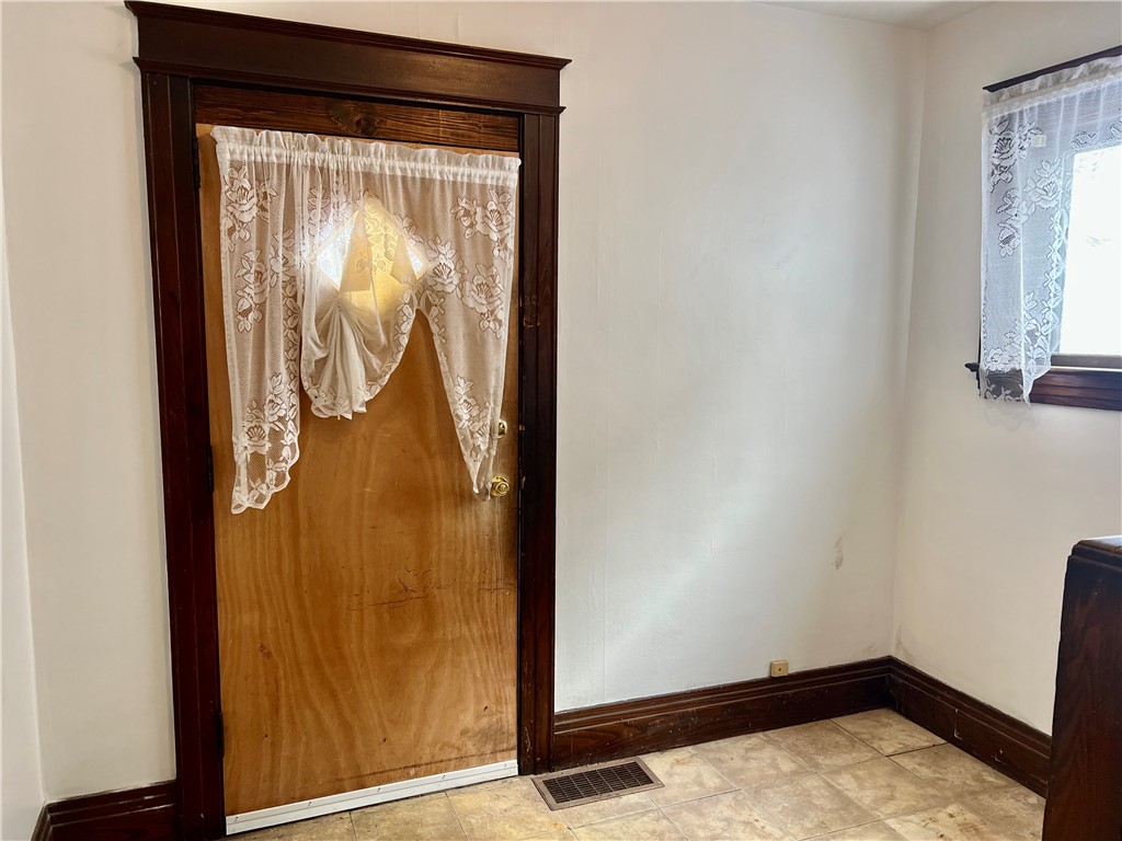 163 Winterroth Street Rochester, NY 14609 - Photo 3 of 38