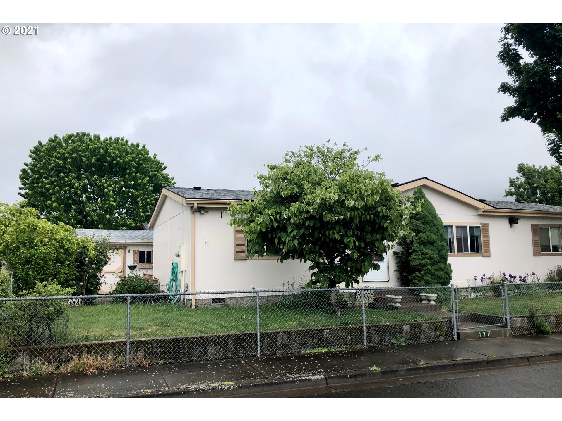 177 64th Place Springfield, OR 97478 - Photo 2 of 26 Gallery Image 2