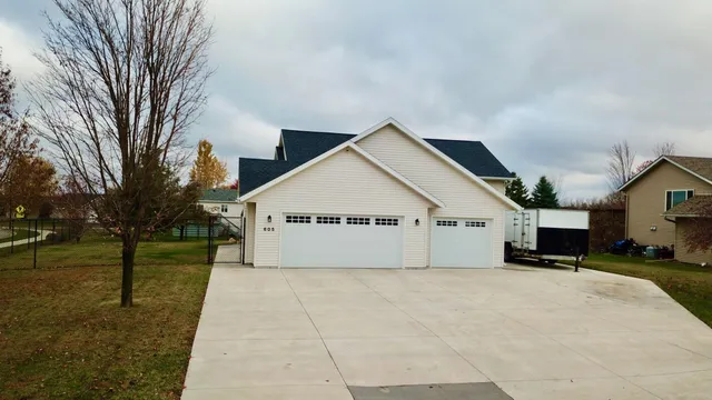 $375,000 | 605 Gumtree Street East, St. Joseph, MN 56374