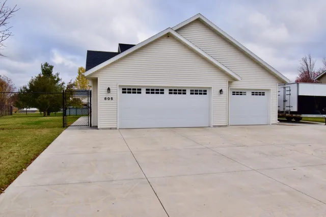 $375,000 | 605 Gumtree Street East, St. Joseph, MN 56374