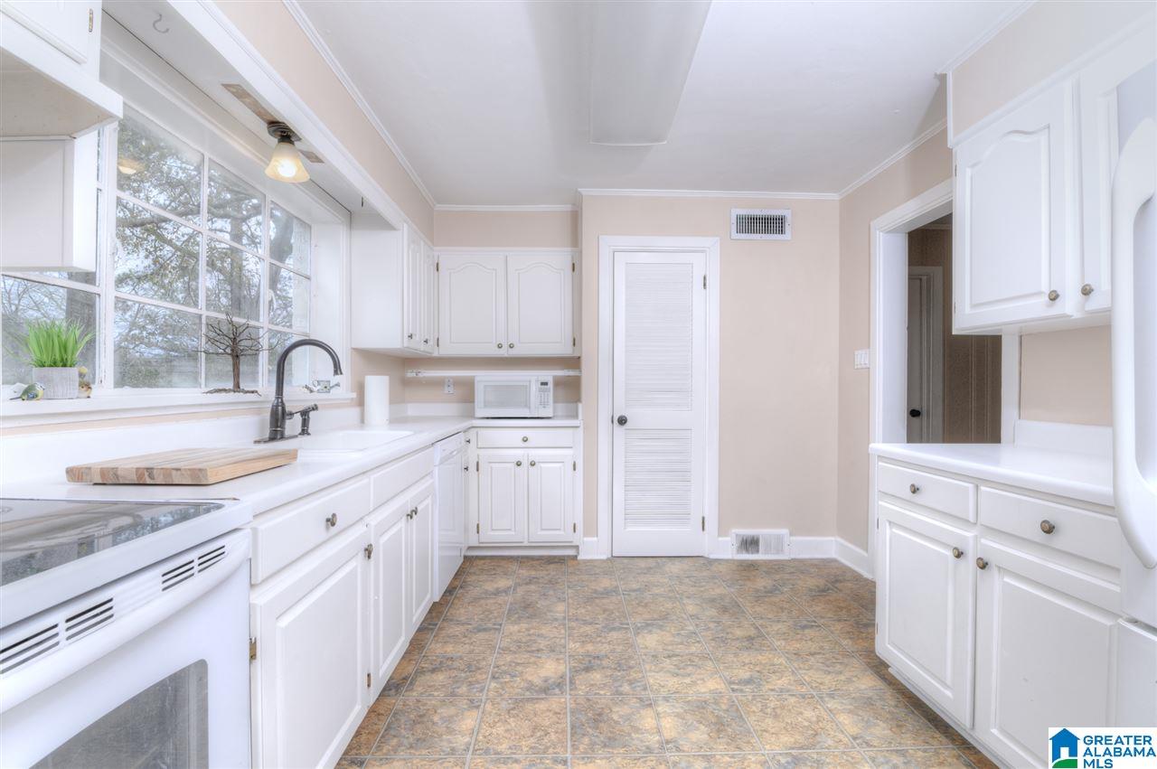106 Crest Circle North Jasper, AL 35501 - Photo 13 of 32