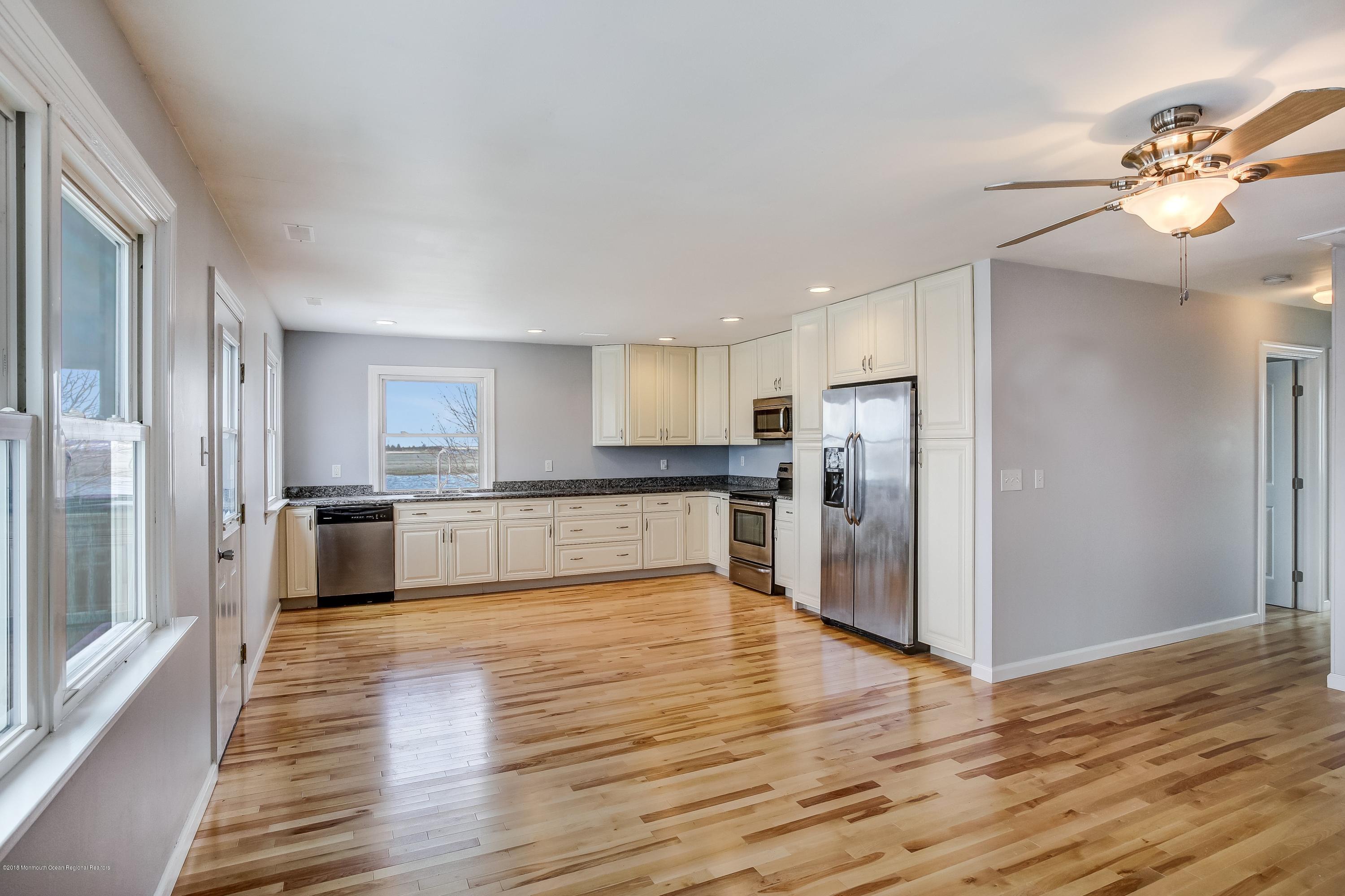 13 Ramapo Road Little Egg Harbor, NJ 08087 - Photo 8 of 37 008_KitchenDining