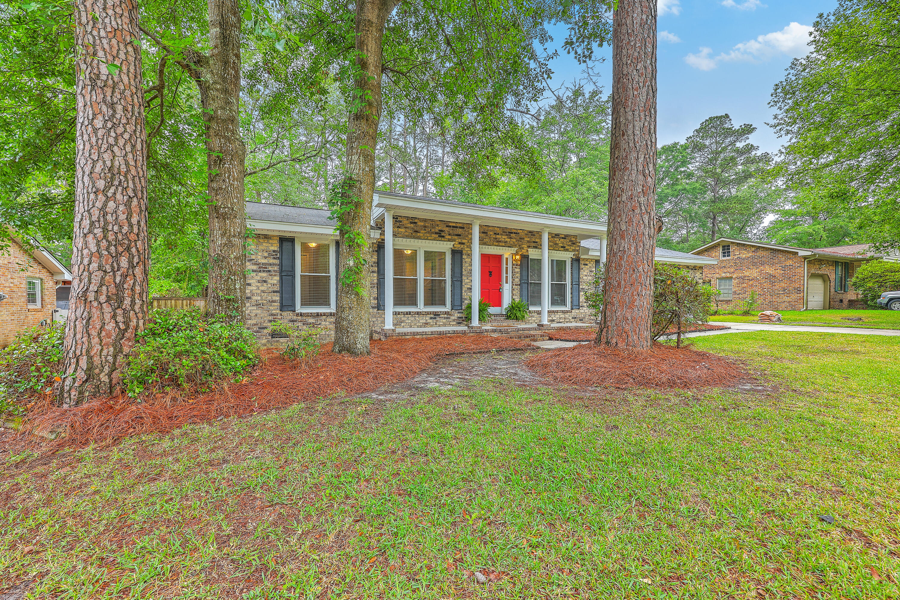 206 Jimbo Road Summerville, SC 29485 - Photo 4 of 41 Left side view