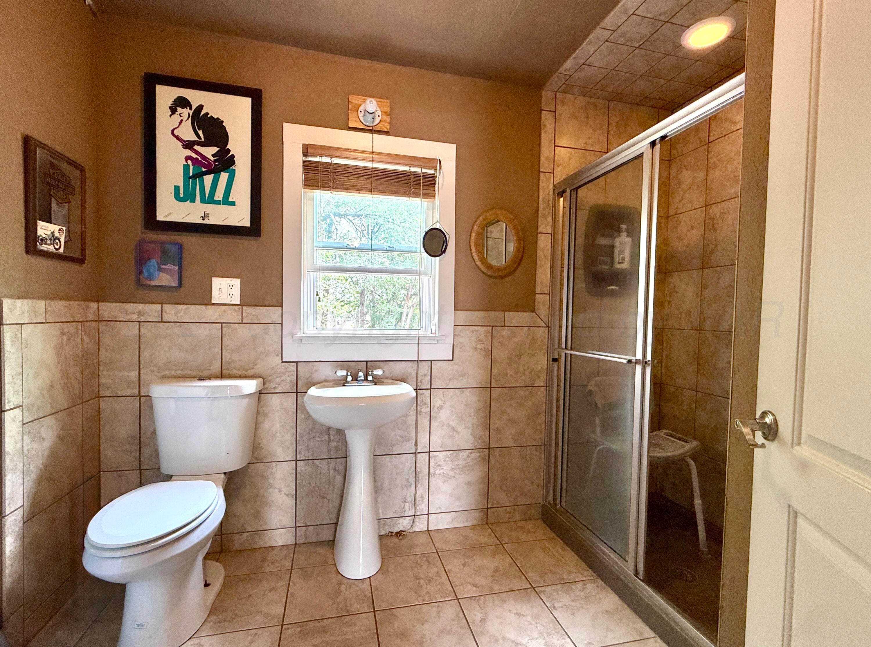 701 Brain Street Borger, TX 79007 - Photo 13 of 18 a bathroom with a toilet and a shower
