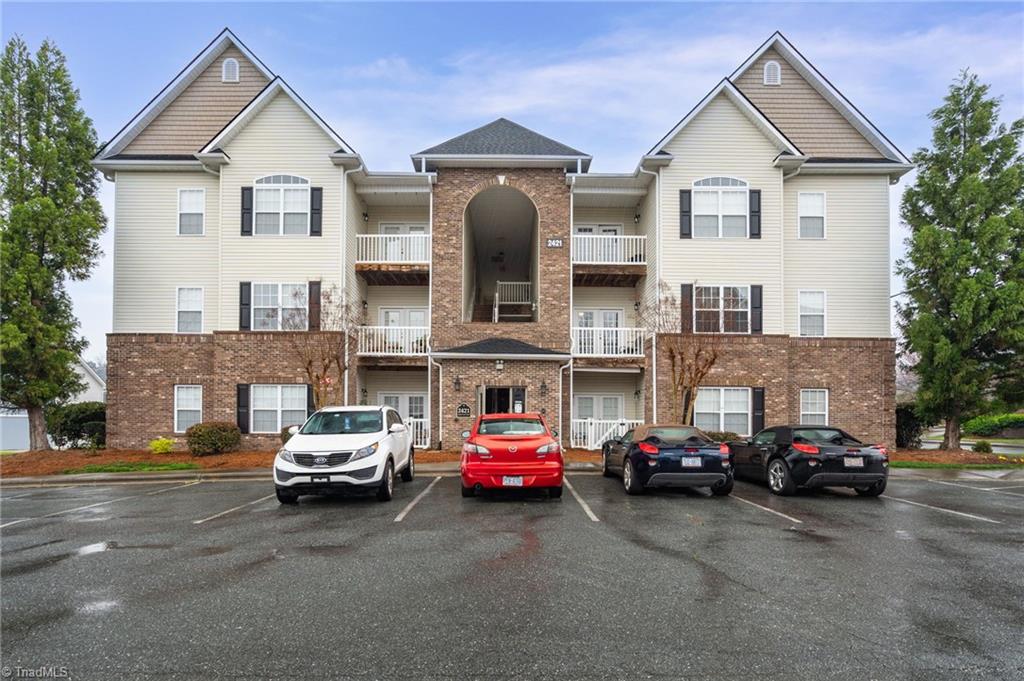 well built condos in a quiet neighborhood, but close to Hanes Mall Blvd shopping and I40