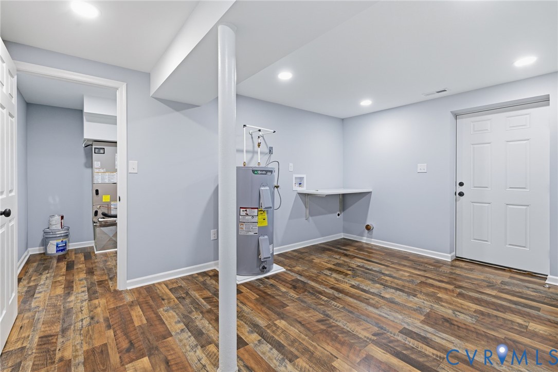 310 Stratton Street Crewe, VA 23930 - Photo 19 of 25 a bedroom with bed and window