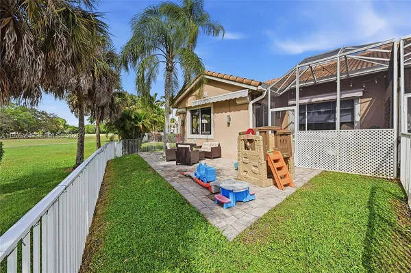 $3,300 | 1166 Southwest 158th Way, Unit 46, Pembroke Pines, FL 33027
