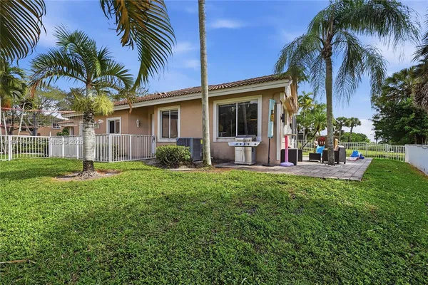 $3,300 | 1166 Southwest 158th Way, Unit 46, Pembroke Pines, FL 33027