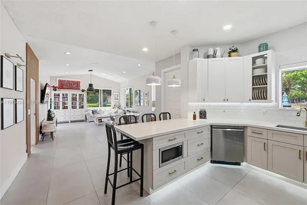 $3,300 | 1166 Southwest 158th Way, Unit 46, Pembroke Pines, FL 33027