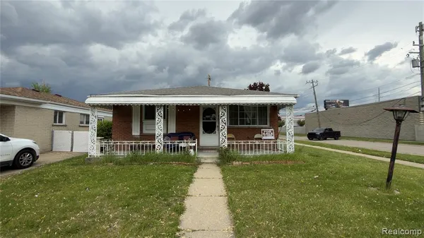 $289,900 | 24104 Hass Street, Dearborn Heights, MI 48127