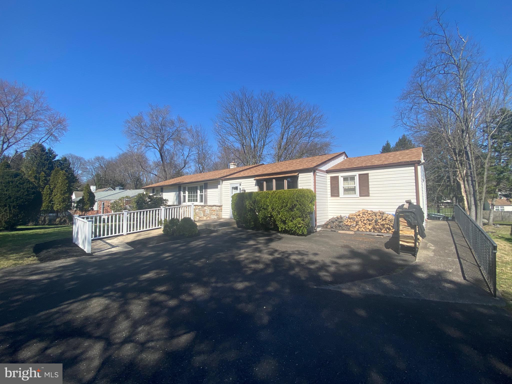 135 Laurel Road Southampton, PA 18966 - Photo 2 of 24 Gallery Image 2