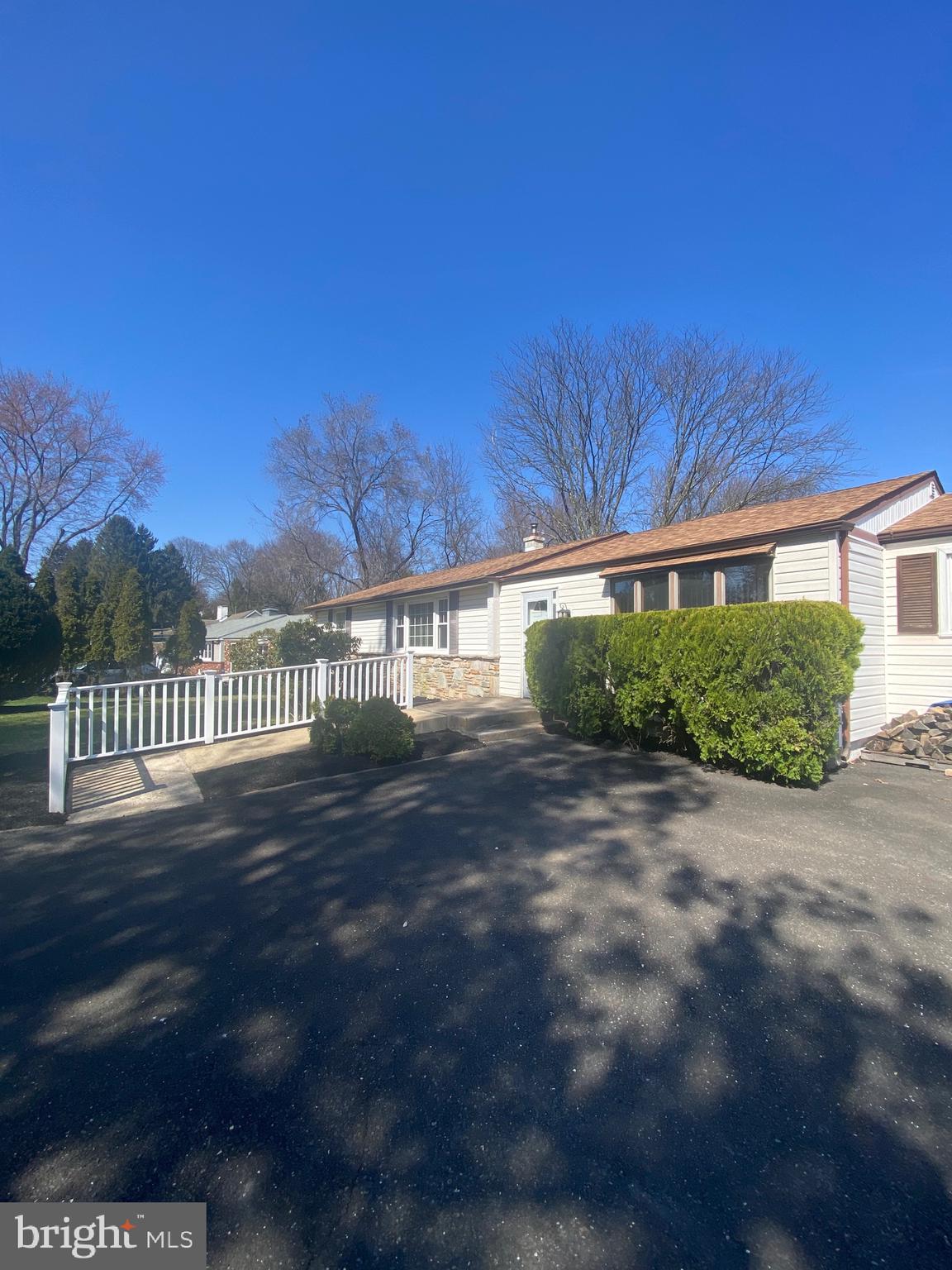 135 Laurel Road Southampton, PA 18966 - Photo 5 of 24 Gallery Image 5