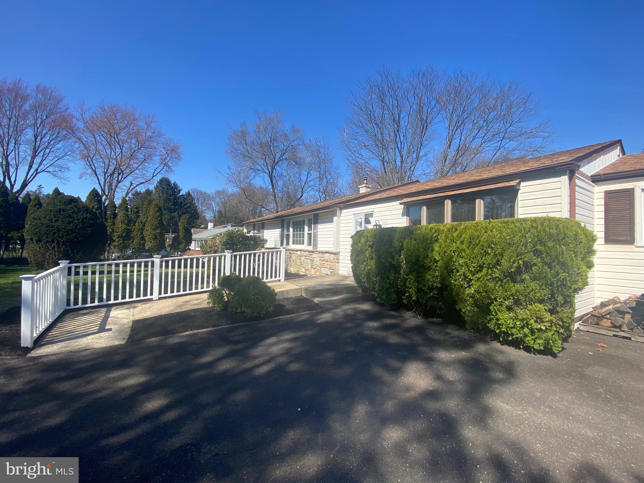 135 Laurel Road Southampton, PA 18966 - Photo 7 of 24 Gallery Image 7