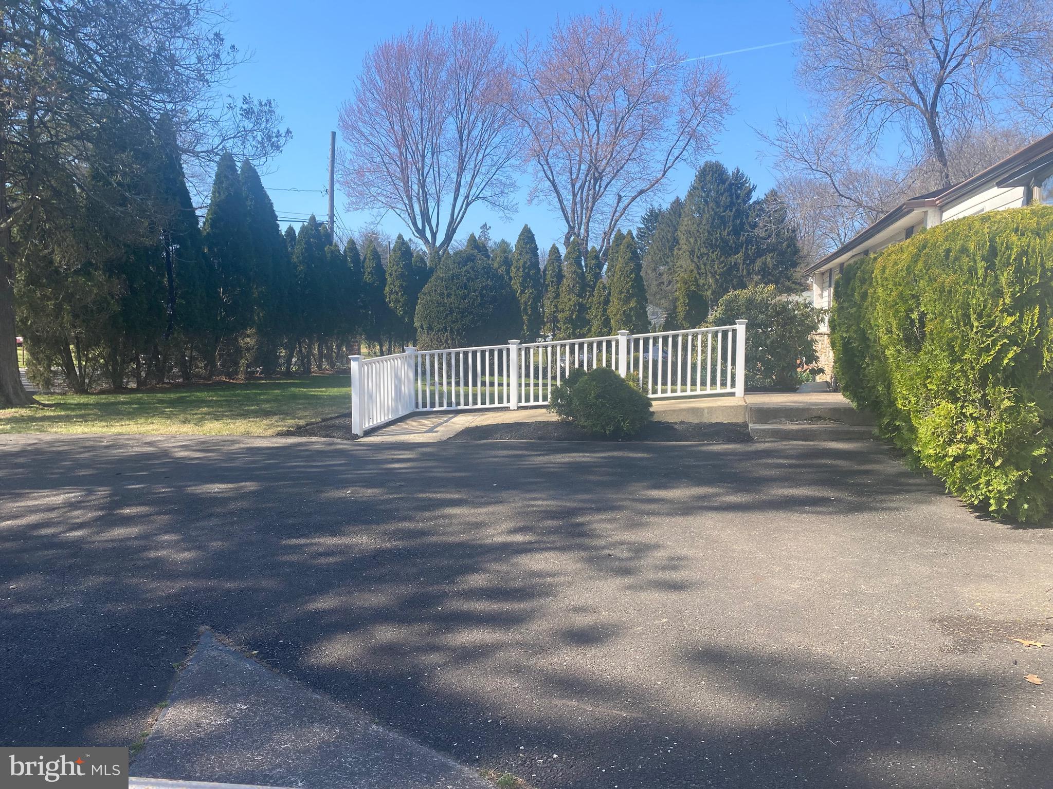135 Laurel Road Southampton, PA 18966 - Photo 8 of 24 Gallery Image 8