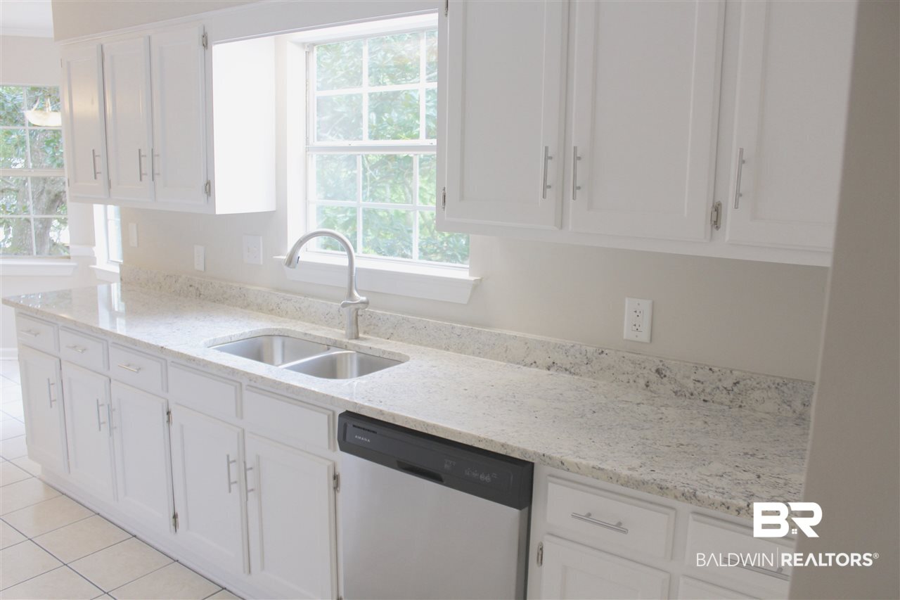 1101 Jonathan Court Mobile, AL 36695 - Photo 5 of 48 STAINLESS APPLIANCES