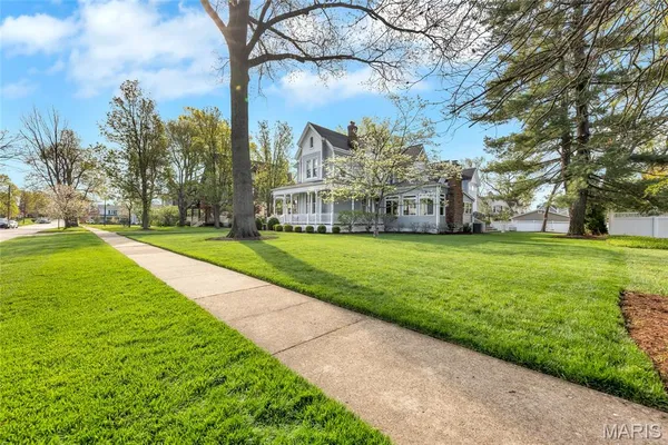 $2,750,000 | 226 East Jefferson Avenue, Kirkwood, MO 63122
