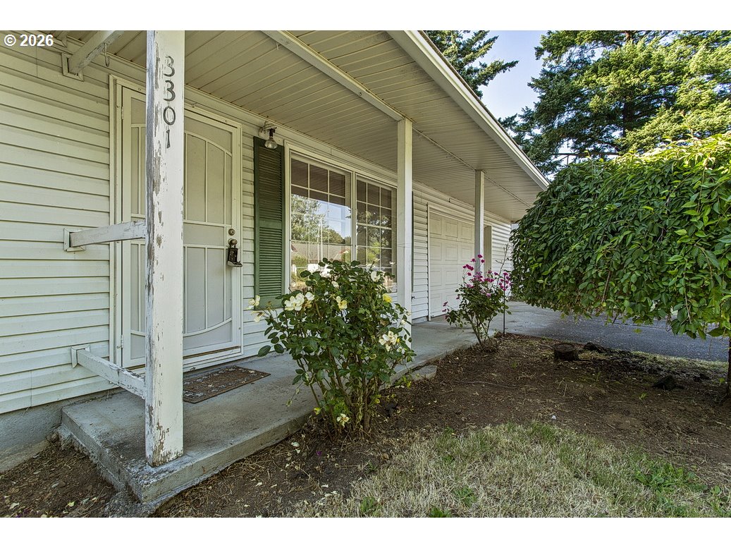 3301 Southeast 175th Place Portland, OR 97236 - Photo 5 of 34