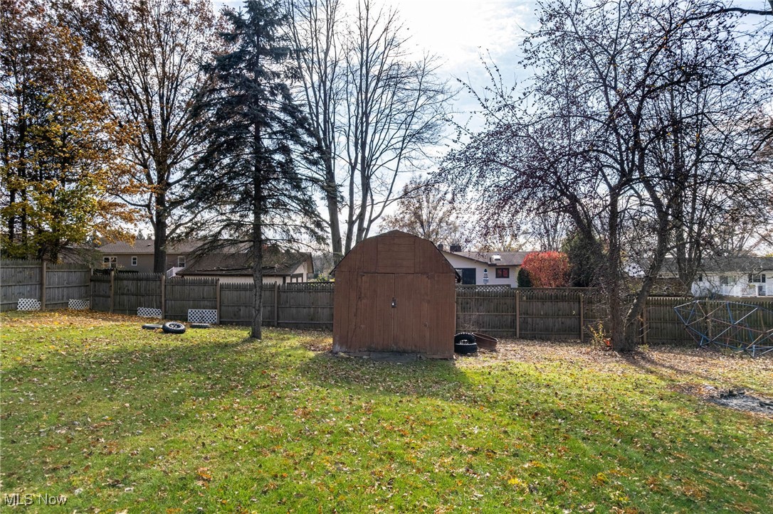 2840 Wadsworth Road Barberton, OH 44203 - Photo 29 of 32 Fenced backyard featuring a storage shed