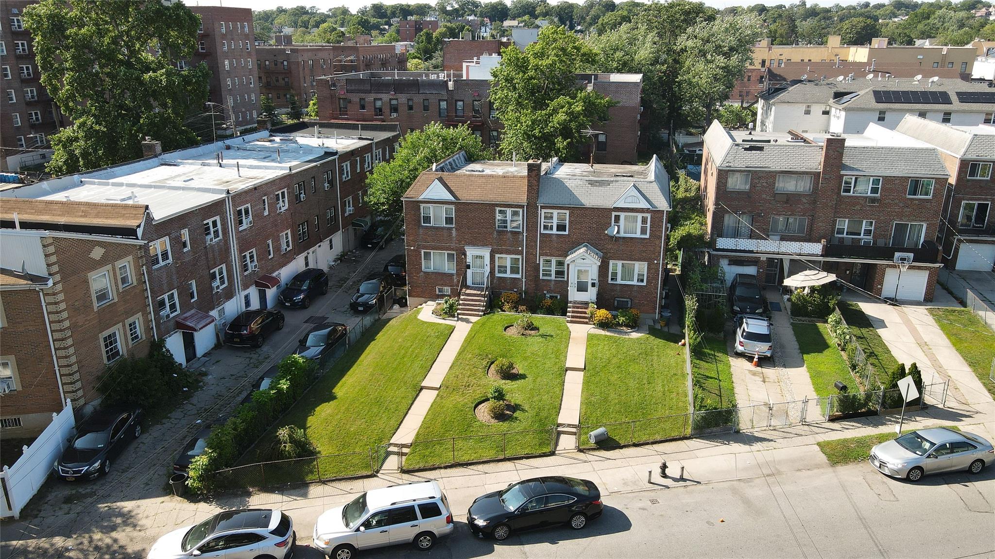 195-11 Woodhull Avenue Queens, NY 11423 - Photo 11 of 13 a view of swimming pool