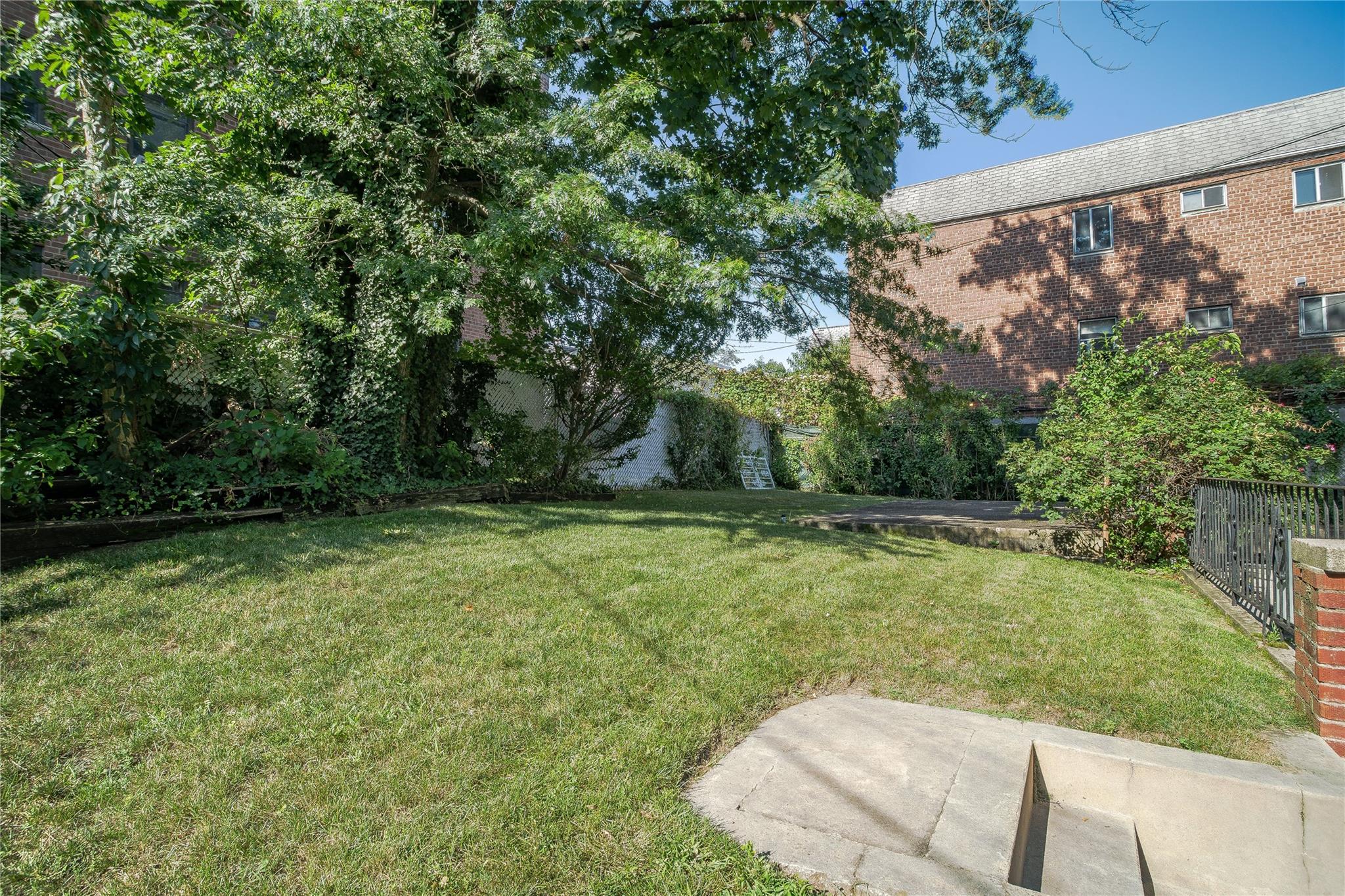 195-11 Woodhull Avenue Queens, NY 11423 - Photo 13 of 13 a view of a backyard with a garden