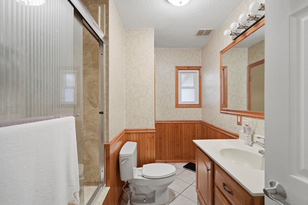 958 Parker Street Springfield, MA 01129 - Photo 23 of 34